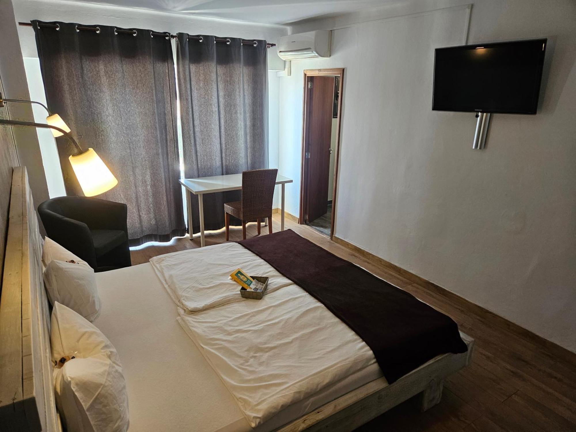Seven Hostal كالا مييور المظهر الخارجي الصورة