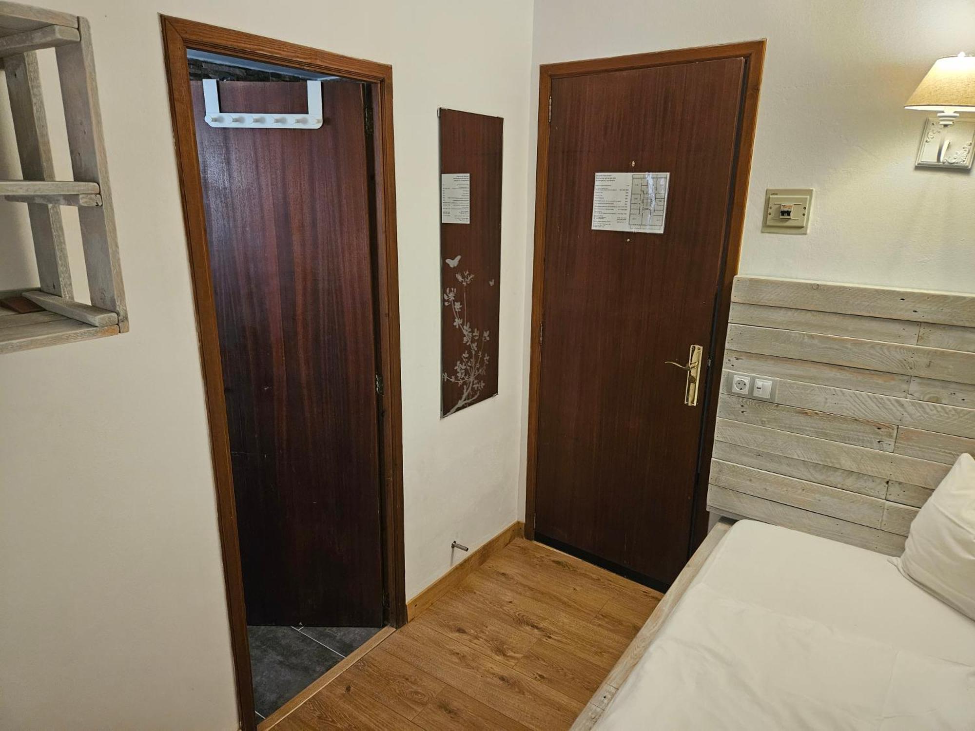 Seven Hostal كالا مييور المظهر الخارجي الصورة